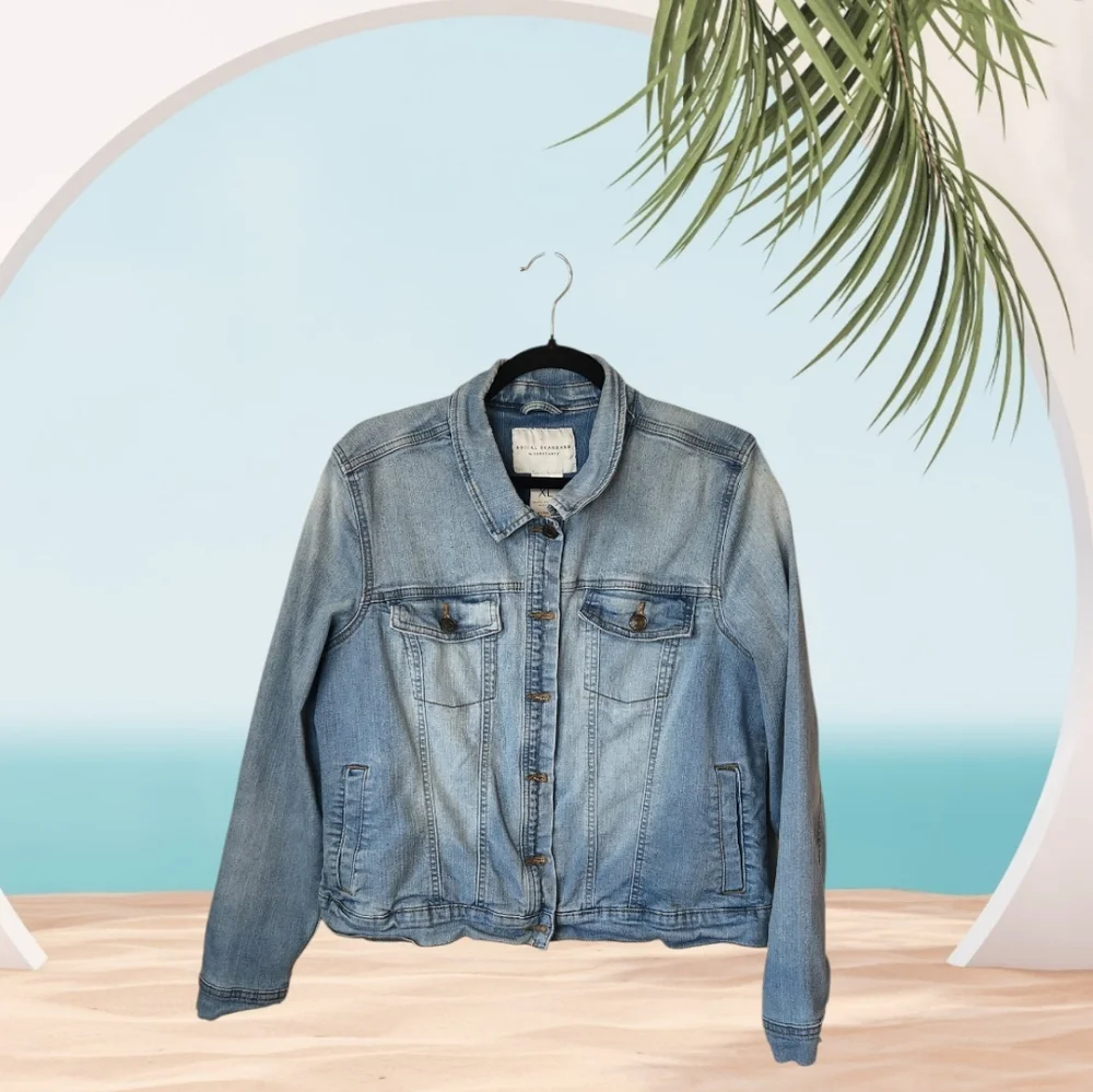 Social Standard By Sanctuary Jean Jacket. Light Wash. Size XL - Picture 2 of 11
